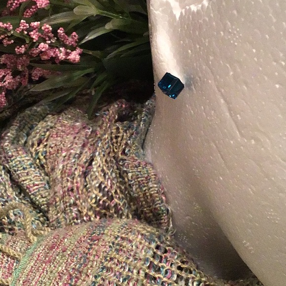 🐈 $6.00 Special Cube Post Earrings - Picture 5 of 11